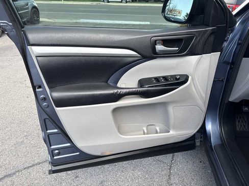 Used 2015 Toyota Highlander XLE AWD/4WD image 12