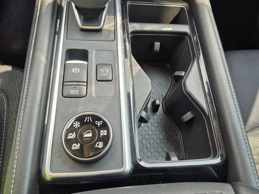 Used 2022 Nissan Pathfinder SV AWD/4WD image 25