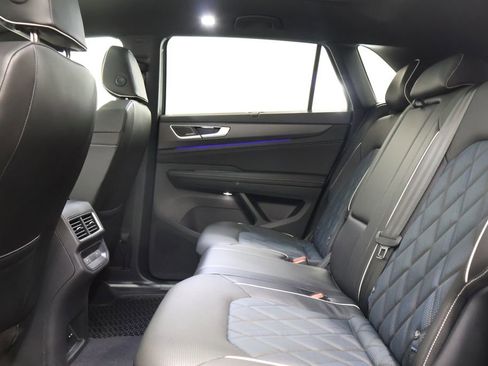 Used 2024 Volkswagen Atlas Cross Sport SEL Premium R-Line image 26