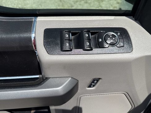 Used 2018 Ford F150 XLT RWD image 11