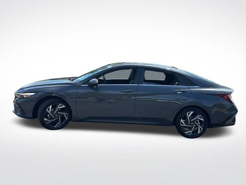 Used 2025 Hyundai Elantra Limited FWD image 4