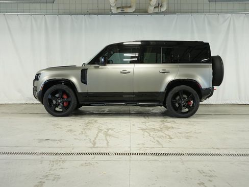 Used 2025 Land Rover Defender 110 X image 2