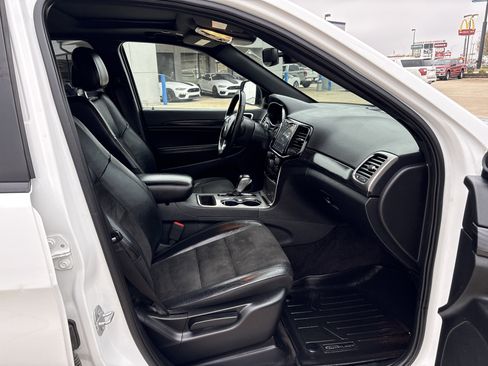 Used 2019 Jeep Grand Cherokee Altitude image 9