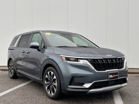 Used 2024 Kia Carnival EX image 6