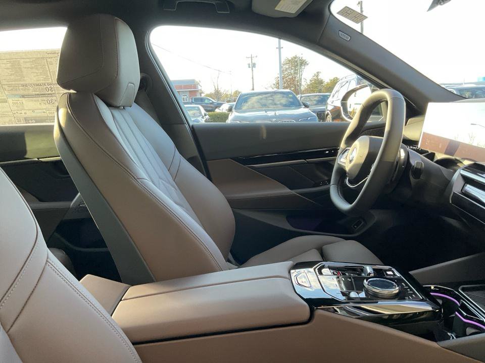 Used 2026 BMW 530i xDrive w/ Premium Package AWD/4WD image 30