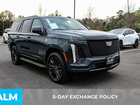 Used 2025 Cadillac Escalade Sport AWD/4WD image 3