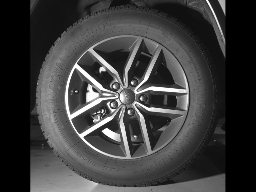 Used 2020 Jeep Grand Cherokee Limited AWD/4WD image 12