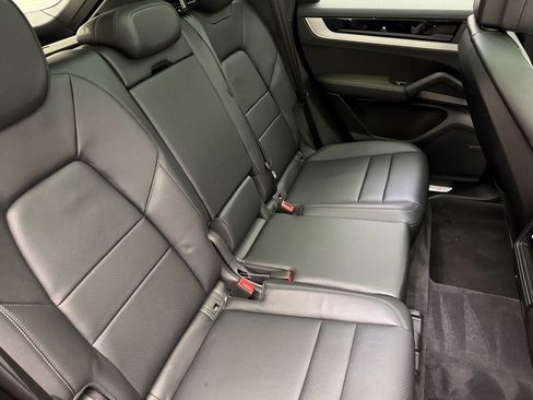 Certified 2025 Porsche Cayenne AWD/4WD image 30