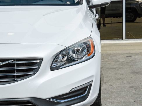 Used 2017 Volvo V60 T5 Premier w/ Convenience Package image 46