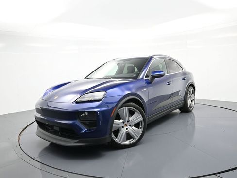 Used 2024 Porsche Macan 4 Electric AWD/4WD image 20