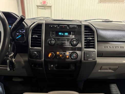 Used 2018 Ford F450 XL w/ Power Equipment Group image 18