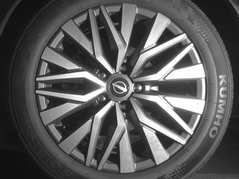 Used 2025 Nissan Altima 2.5 SV FWD image 14