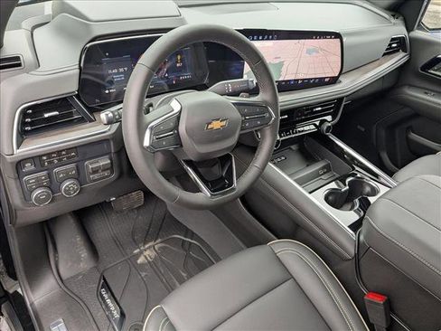 New 2026 Chevrolet Suburban Premier image 3