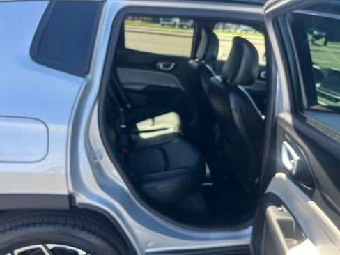 Used 2025 Jeep Compass Limited AWD/4WD image 39