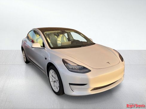 Used 2019 Tesla Model 3 Standard Range RWD image 5