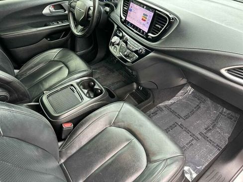 Used 2022 Chrysler Pacifica Touring-L w/ Uconnect Theater Family Group FWD image 20
