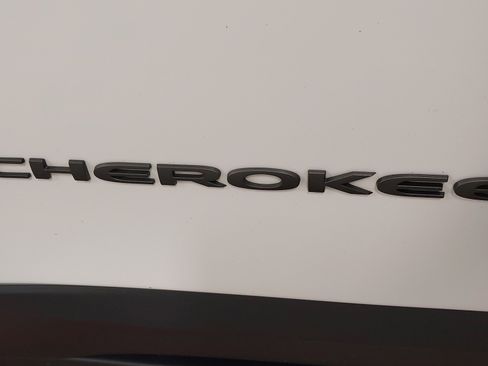 Used 2022 Jeep Cherokee Trailhawk w/ Sun, Sound & Nav Group AWD/4WD image 17