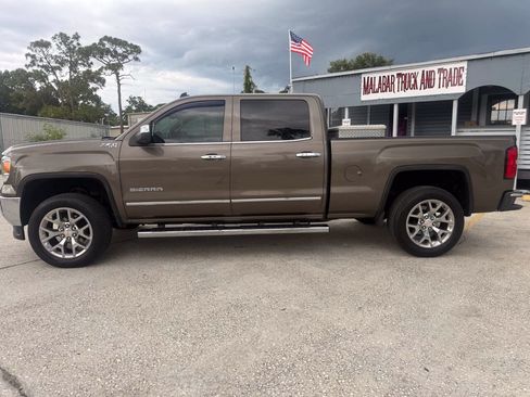 Used 2014 GMC Sierra 1500 SLT w/ SLT Crew Cab Value Package AWD/4WD image 3