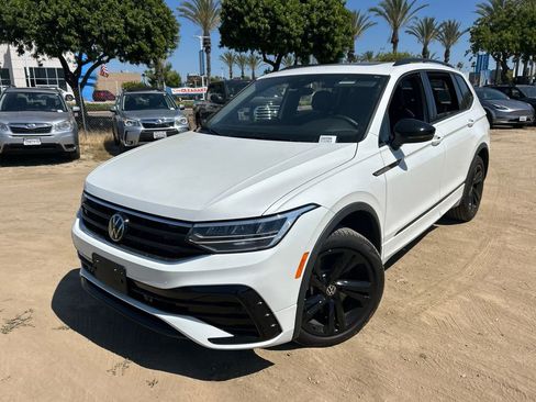 Used 2024 Volkswagen Tiguan SE R-Line FWD image 3
