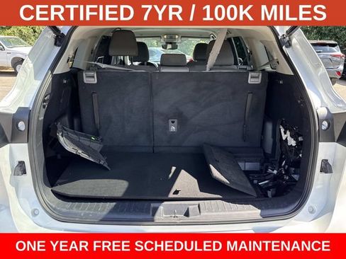 Used 2023 Toyota Highlander LE FWD image 12