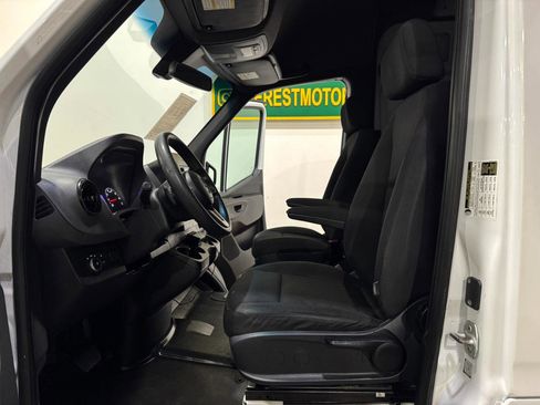 Used 2021 Mercedes-Benz Sprinter 2500 w/ Driver Convenience Package image 11