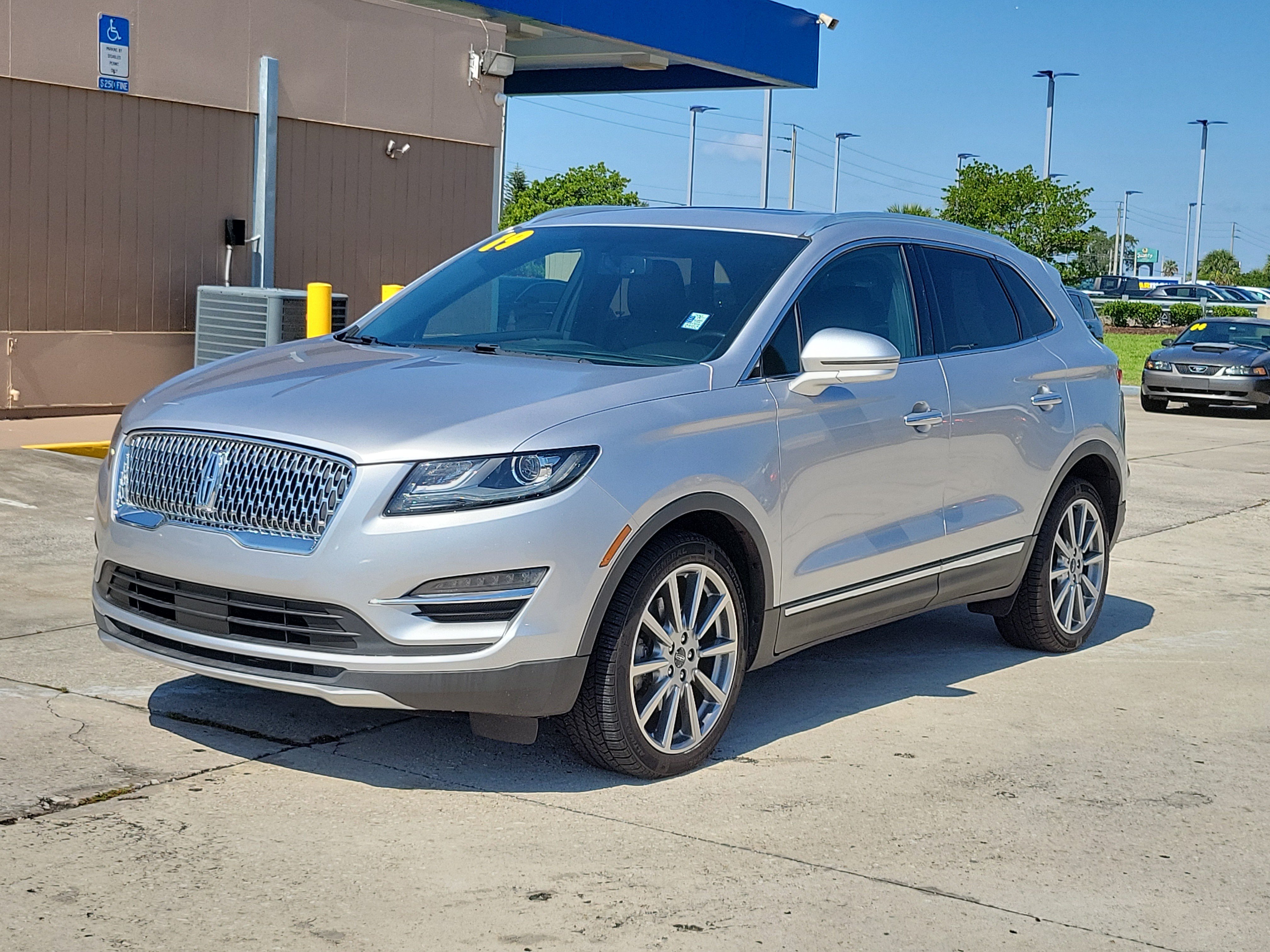 Used 2019 Lincoln MKC Reserve FWD image 2