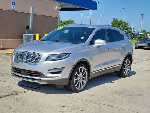 Used 2019 Lincoln MKC Reserve FWD image 2