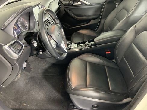 Used 2017 INFINITI QX30 Premium w/ Navigation Package image 15