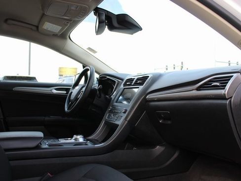 Used 2020 Ford Fusion SE FWD image 19