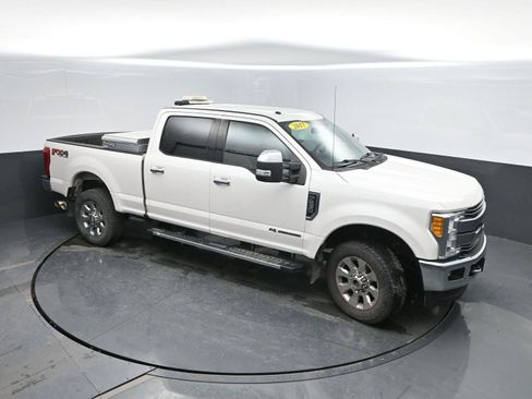 Used 2017 Ford F250 Lariat w/ Chrome Package image 36