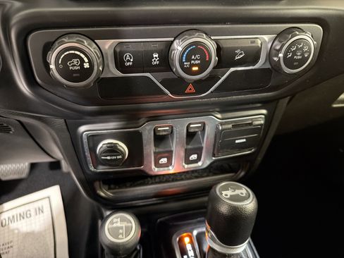 Used 2020 Jeep Wrangler Sport image 19