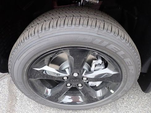 New 2025 Jeep Grand Cherokee L Altitude image 11