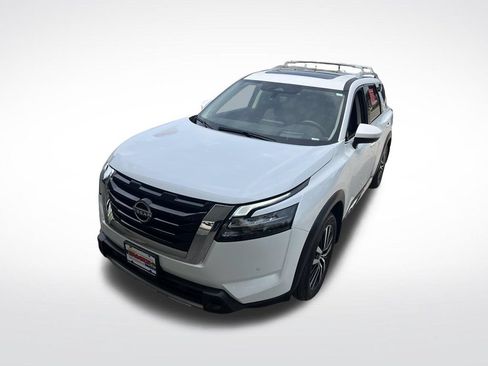 Certified 2025 Nissan Pathfinder Platinum w/ Cargo Package AWD/4WD image 39