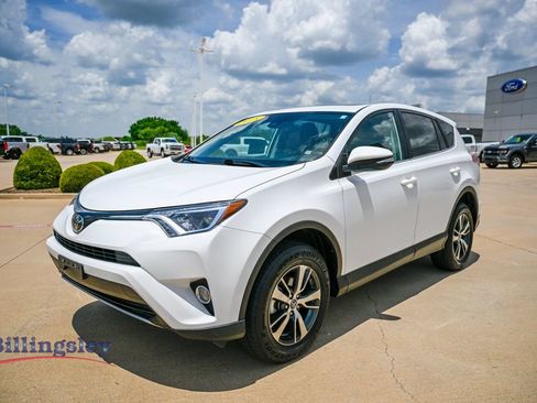 Used 2018 Toyota RAV4 XLE AWD/4WD image 3