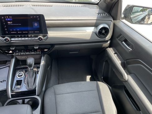 Used 2023 Chevrolet Colorado LT w/ LT Convenience Package II AWD/4WD image 5