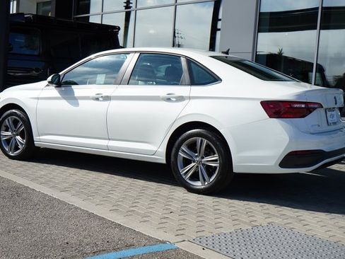 Used 2023 Volkswagen Jetta SE image 5