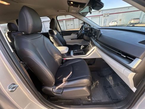 Used 2022 Kia Carnival LX image 23