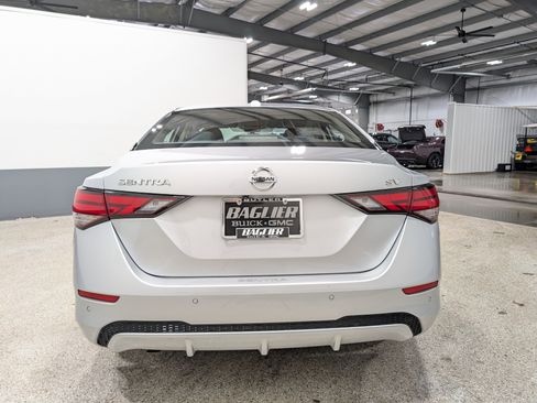 Used 2022 Nissan Sentra SV image 4