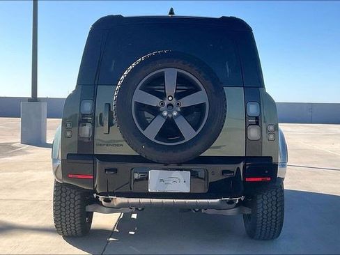 New 2026 Land Rover Defender 110 X-Dynamic SE image 4