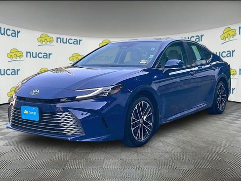 Used 2025 Toyota Camry XLE w/ Premium Plus Package AWD/4WD image 3