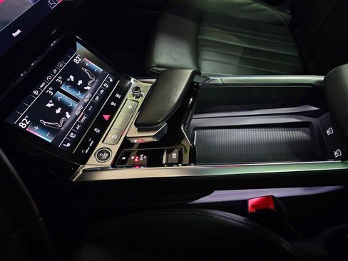Used 2023 Audi e-tron Premium Plus w/ Premium Plus Package image 29