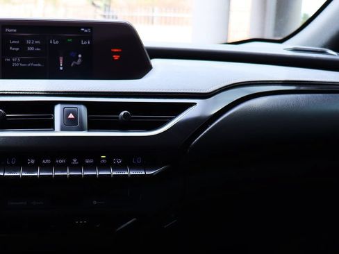 Used 2019 Lexus UX 200 w/ Premium Package FWD image 44