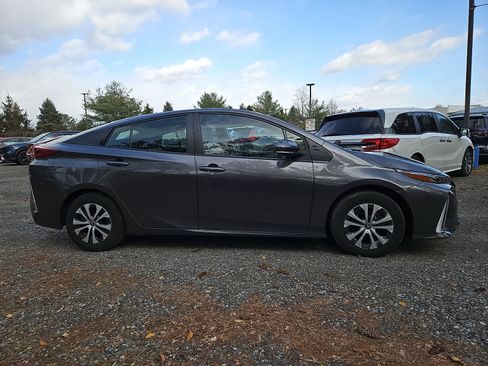 Used 2022 Toyota Prius Prime XLE image 8