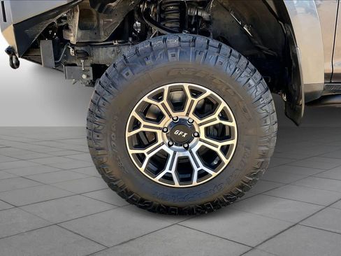 Used 2018 Toyota 4Runner TRD Off-Road image 9