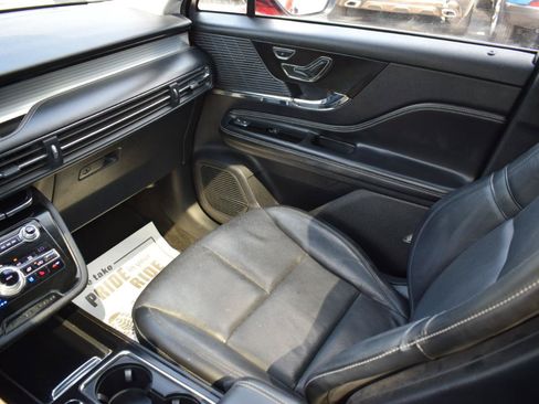 Used 2020 Lincoln Corsair FWD w/ Premium Package image 16