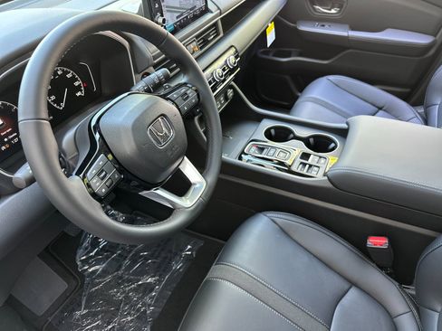 New 2025 Honda Pilot Touring image 10