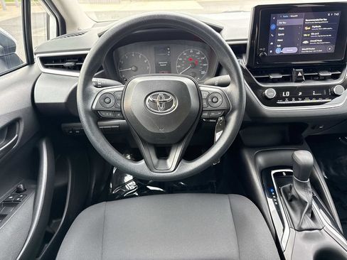 Used 2025 Toyota Corolla LE FWD image 12