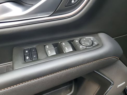 Used 2022 GMC Yukon XL AT4 image 29