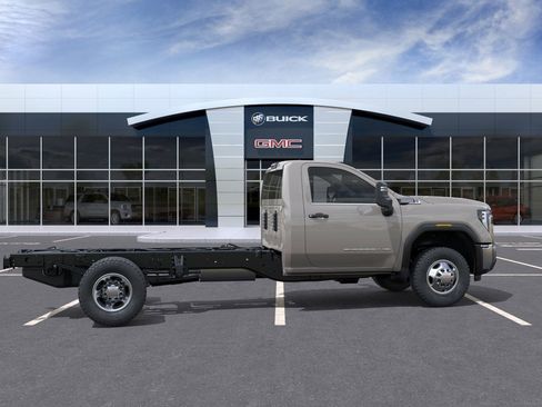 New 2026 GMC Sierra 3500 Pro w/ Convenience Package AWD/4WD image 32