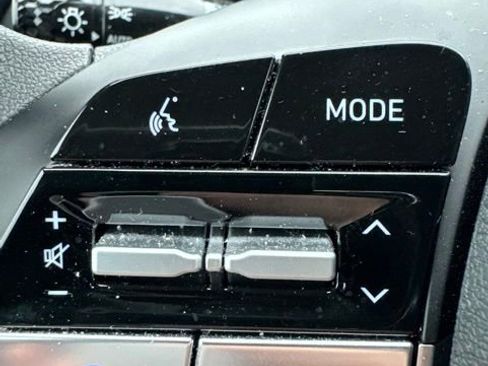 Used 2024 Hyundai Elantra SEL FWD image 25
